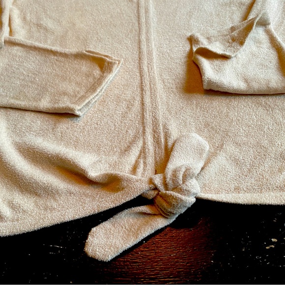 BAREFOOT DREAMS NWT! Cozychic Ultra Lite Tie Front Top Sweater Sand Dune Small - Picture 7 of 11